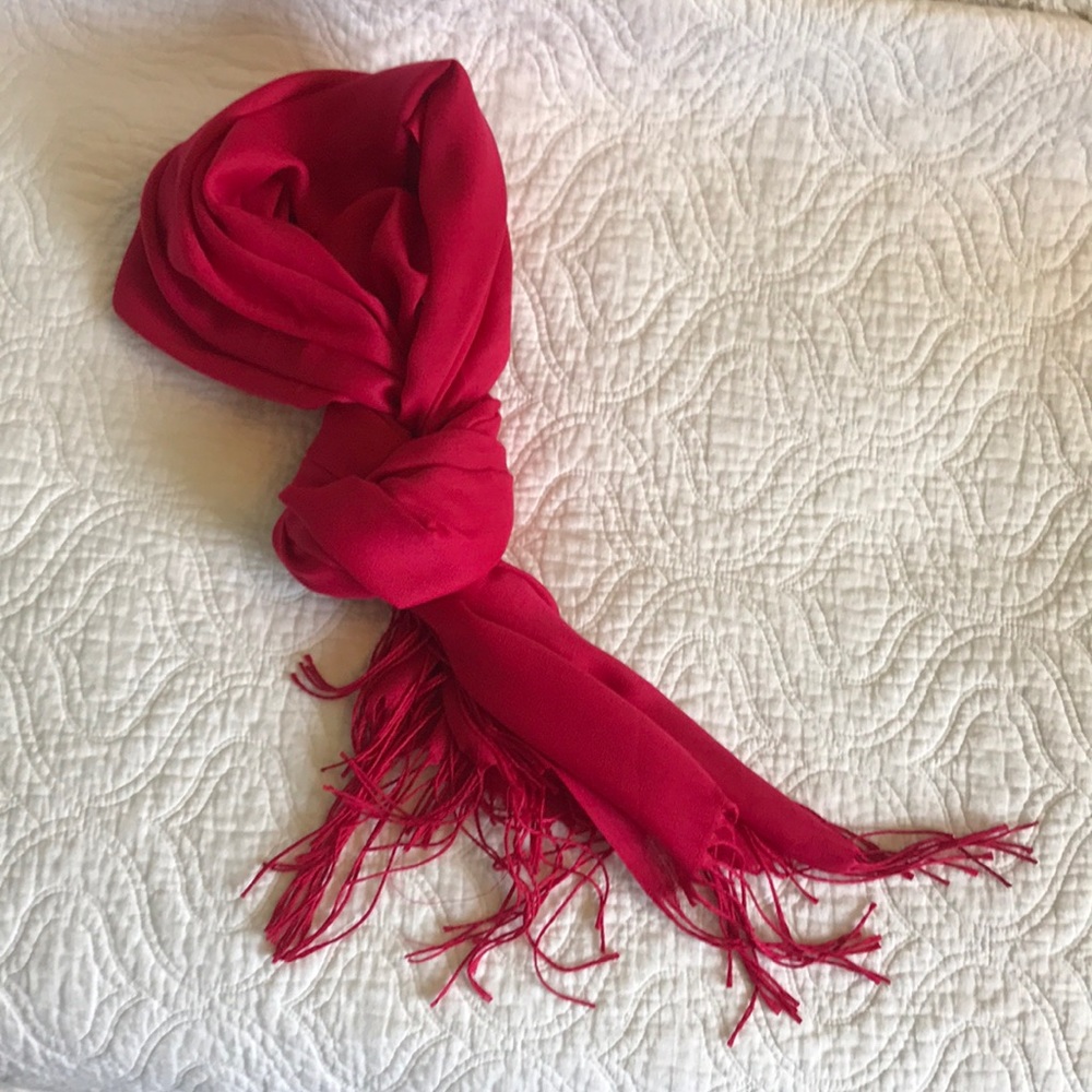 Gorgeous pink scarf 🧣 lightweight 💐